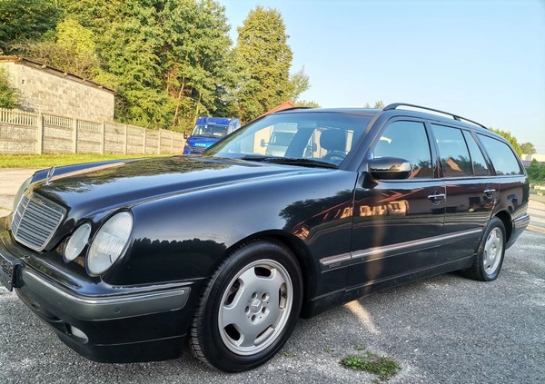 Mercedes-Benz Klasa E cena 10900 przebieg: 145000, rok produkcji 2001 z Suchedniów małe 497